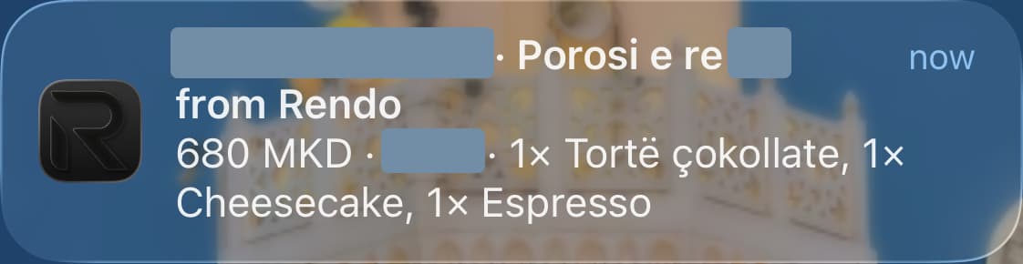 Redacted demo Rendo iPhone push notification with an order total and product quantities in Albanian